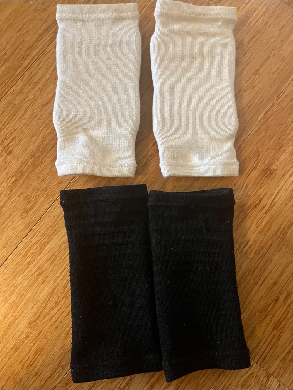 Tandem Sport Women’s volleyball elbow sleeves- White & Black - Picture 2 of 2